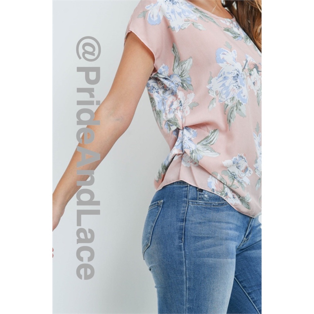 LAST 1️⃣ 🤍BLUSH FLORAL TOP - Picture 4 of 5